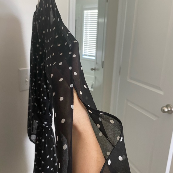 Beautiful dress. - Picture 5 of 7